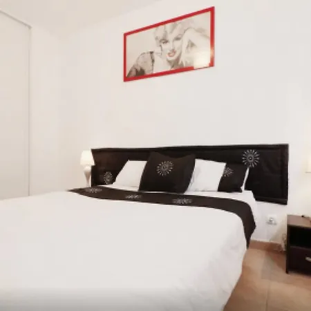Bristol Red Apartment Cannes